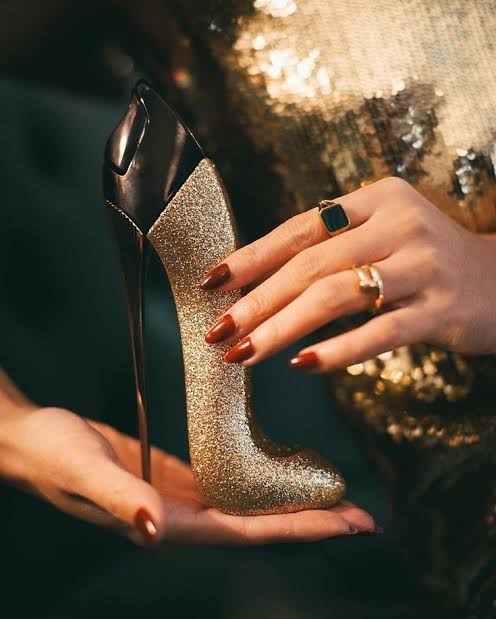 Carolina Herrera Good Girl Gold Fantasy EDP 80 ML Kadın Parfüm - Görsel 2